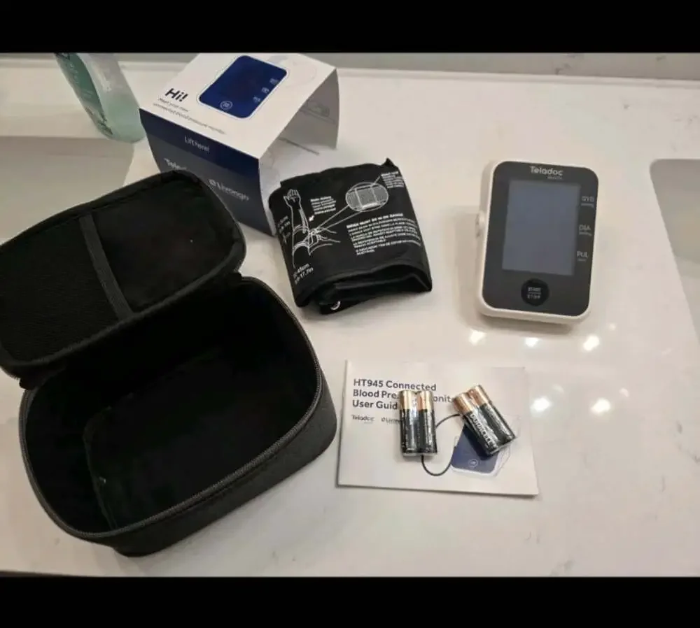 Teladoc Livongo HT945 Connected Blood Pressure Monitor w Cuff Case Batteries